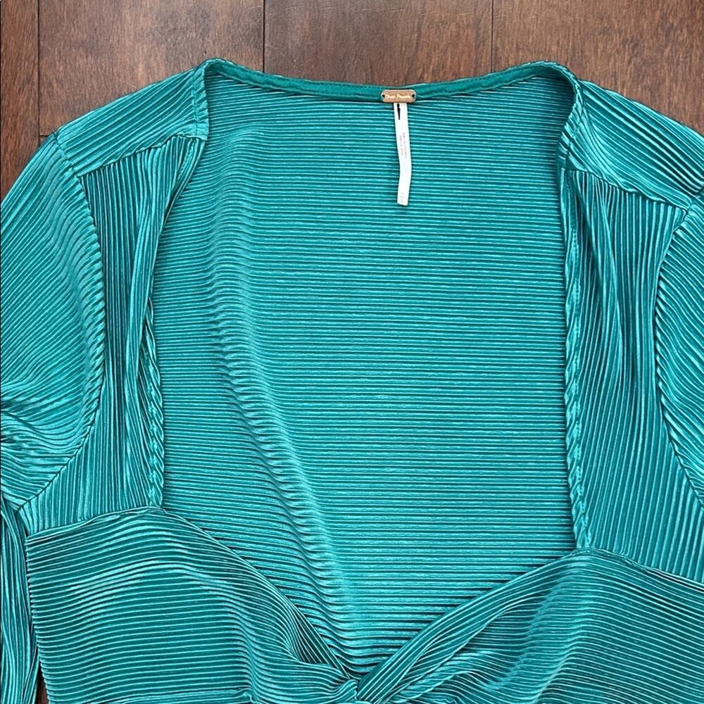 Free People Leah Twist Top in Pleated Teal Fabric, Size Large - Picture 6 of 14